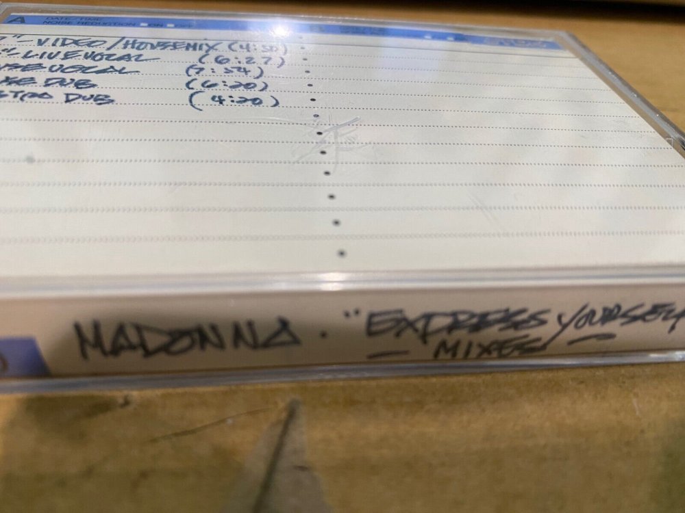 1086219833_Madonna-ExpressYourself(Cassette)2.thumb.jpg.1b73ea3bd01cadbeb3922c6c435b9996.jpg